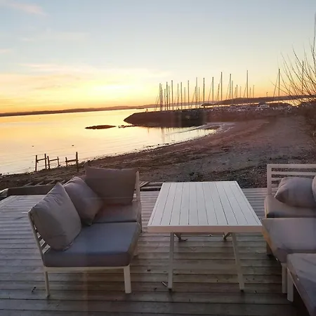 Cozy Seaside With Beachfront In Fulgevik Nyaraló Dilling