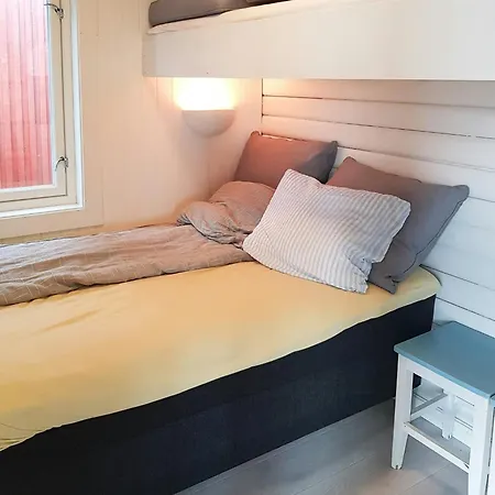 Cozy Seaside With Beachfront In Fulgevik Nyaraló Dilling