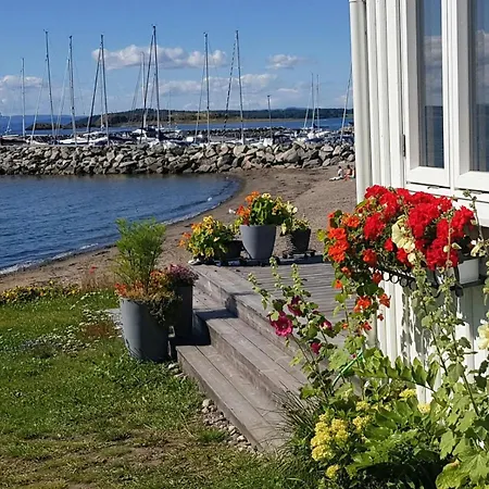 Cozy Seaside With Beachfront In Fulgevik Nyaraló Dilling