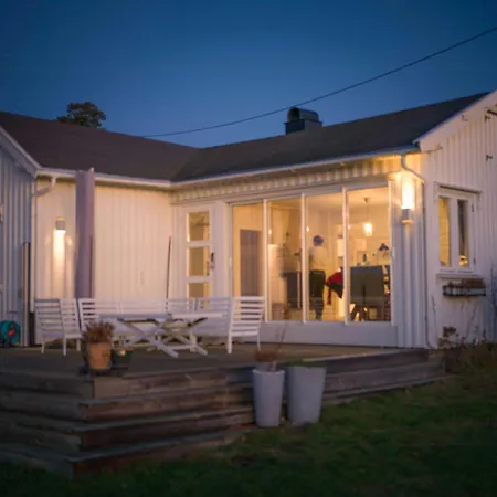 Cozy Seaside With Beachfront In Fulgevik *