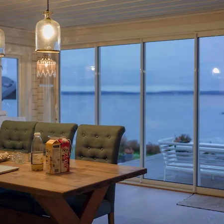 Nyaraló Cozy Seaside With Beachfront In Fulgevik *